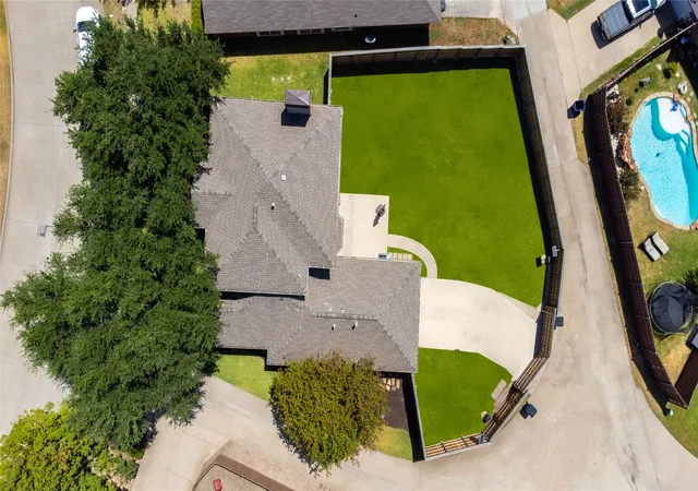 Photo 4 of Single family home for sale at 10231 Castle Dr, Frisco, TX 75035 | MLS# 21366557 | Listing updated on 2026-10-07