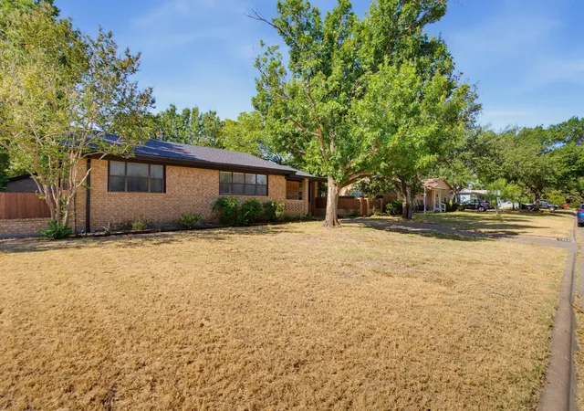Photo 2 of Sale Pending at 2363 S 34th St, Abilene, TX 79605 | MLS# 21365679 | Listing updated on 2026-10-07