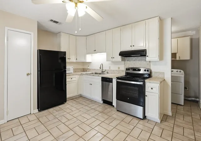 Photo 2 of Single family home for sale at 2601 W 5th, Corsicana, TX 75110 | MLS# 21365236 | Listing updated on 2026-08-22