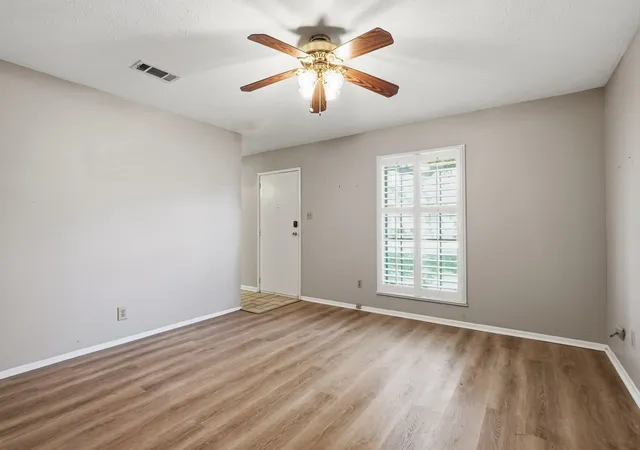 Photo 2 of Single family home for sale at 2601 W 5Th, Corsicana, TX 75110 | MLS# 21365236 | Listing updated on 2026-08-22
