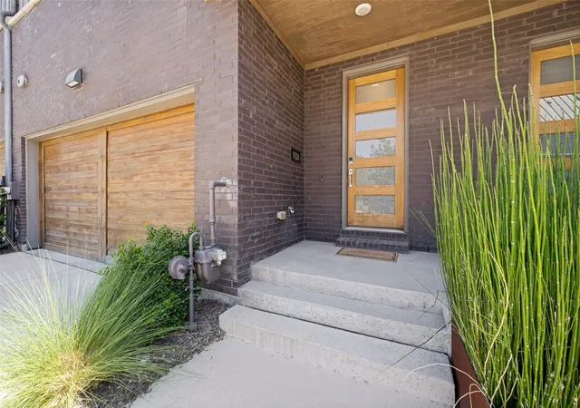 Photo 2 of Townhouse for sale at 9118 Prado Ln, Dallas, TX 75220 | MLS# 21366282 | Listing updated on 2026-09-19