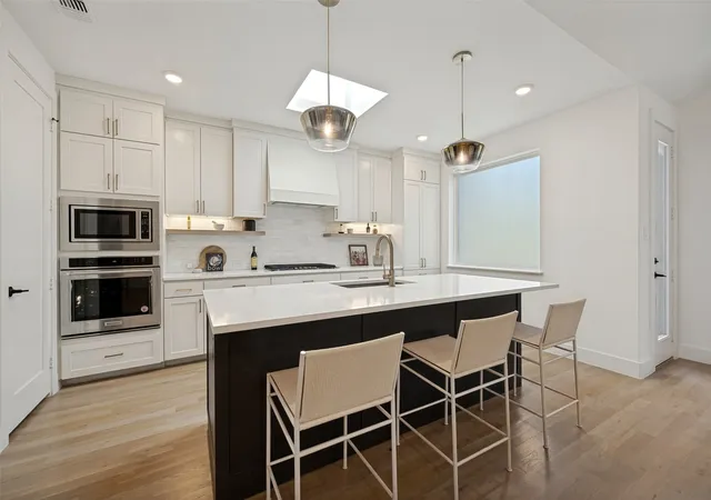Photo 3 of Townhouse for sale at 9118 Prado Ln, Dallas, TX 75220 | MLS# 21366282 | Listing updated on 2026-09-19