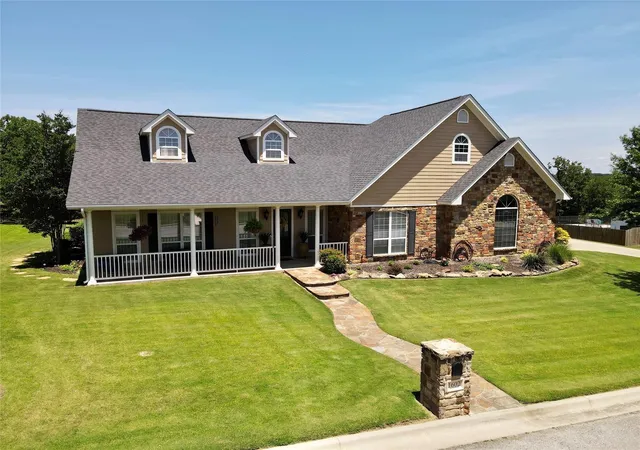 Photo 1 of Single family home for sale at 1602 Jefferson St, Bowie, TX 76230 | MLS# 21366688 | Listing updated on 2026-09-02