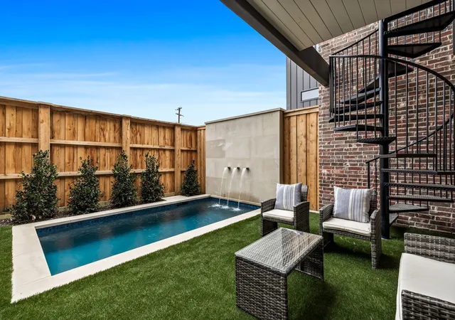Single family home for sale at 1852 Mecca St, Dallas, TX 75206 | MLS# 21366704