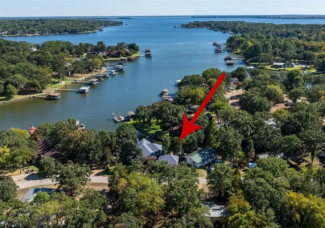 Photo 2 of Single family home for sale at 129 Little River Bnd, Mabank, TX 75156 | MLS# 21366520 | Listing updated on 2026-08-22