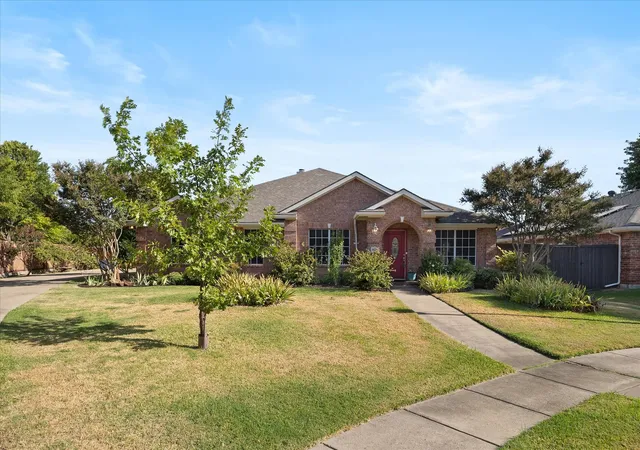 Photo 2 of Single family home for sale at 7005 Travelers Xing, Rowlett, TX 75089 | MLS# 21366644 | Listing updated on 2026-10-03