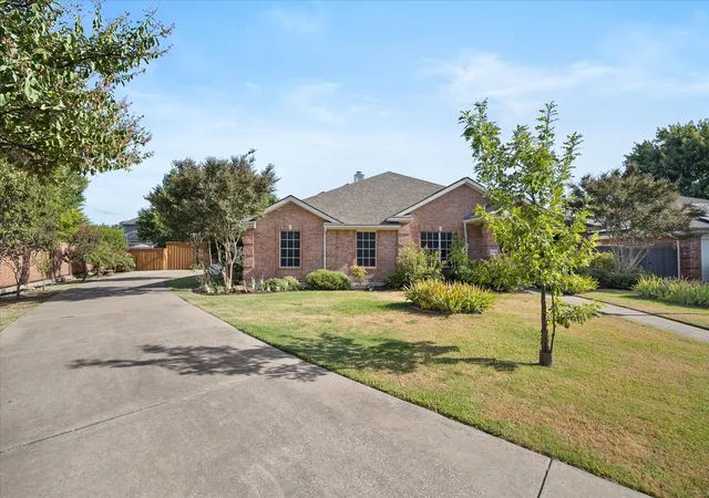 Photo 3 of Single family home for sale at 7005 Travelers Xing, Rowlett, TX 75089 | MLS# 21366644 | Listing updated on 2026-10-03