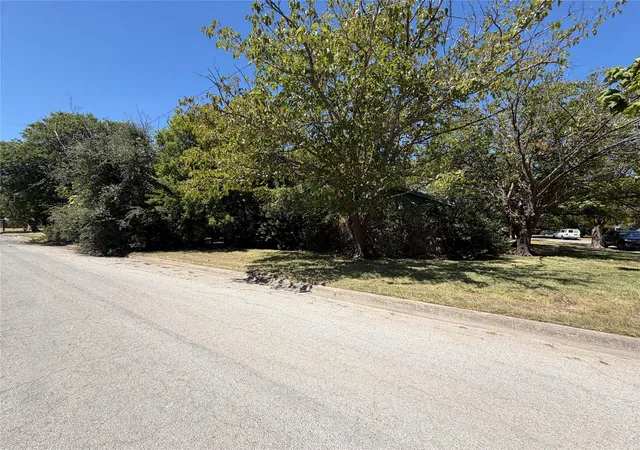 Photo 2 of Single family home for sale at 432 Steeple Ridge Rd, Everman, TX 76140 | MLS# 21365985 | Listing updated on 2026-08-21