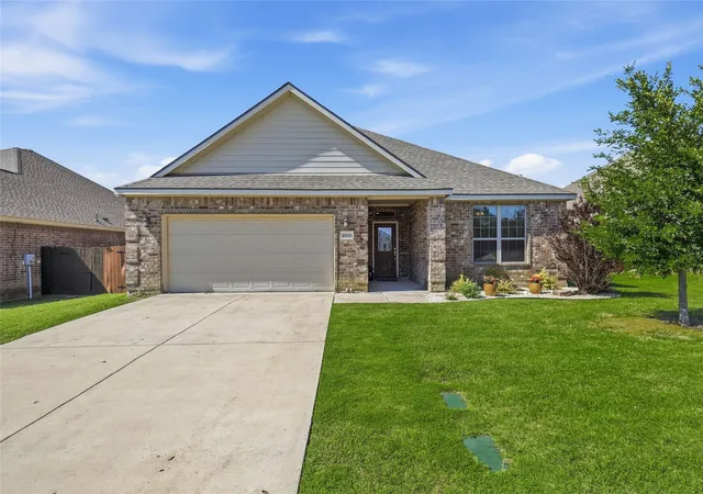 Photo 1 of Single family home for sale at 4908 Lake Park Dr, Sanger, TX 76266 | MLS# 21366738 | Listing updated on 2026-08-27