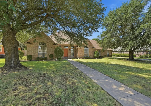 Photo 2 of Single family home for sale at 2416 Jolinda Ln, Whitesboro, TX 76273 | MLS# 21357453 | Listing updated on 2026-08-30