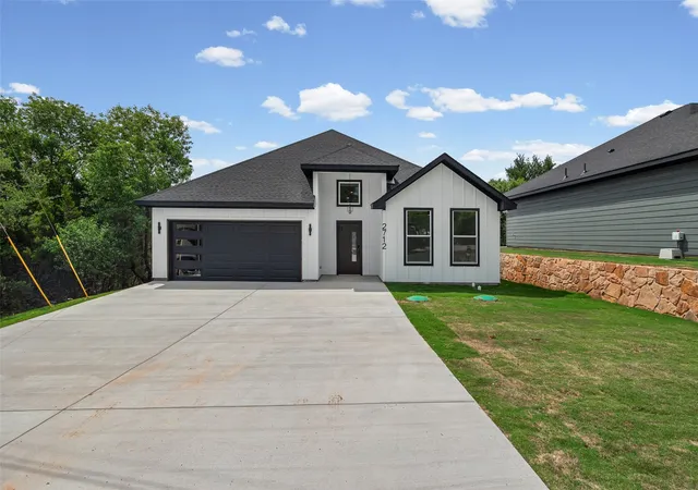 Photo 1 of Single family home for sale at 2712 Steepleridge Cir, Granbury, TX 76048 | MLS# 21366754 | Listing updated on 2026-08-31