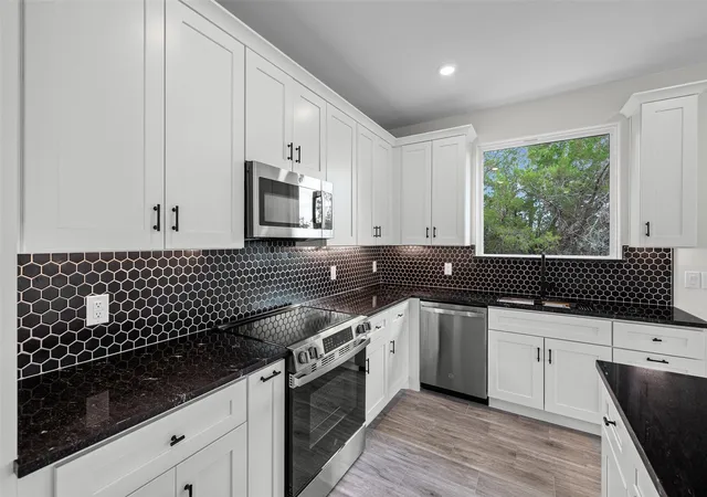 Photo 4 of Single family home for sale at 2712 Steepleridge Cir, Granbury, TX 76048 | MLS# 21366754 | Listing updated on 2026-08-31