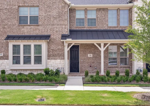 Townhouse for sale at 528 4Th St, Argyle, TX 76226 | MLS# 21366733