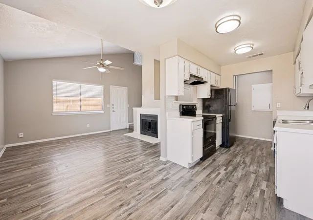Photo 3 of Condo for sale at 1122 Millview Dr #702, Arlington, TX 76012 | MLS# 21366766 | Listing updated on 2026-08-22