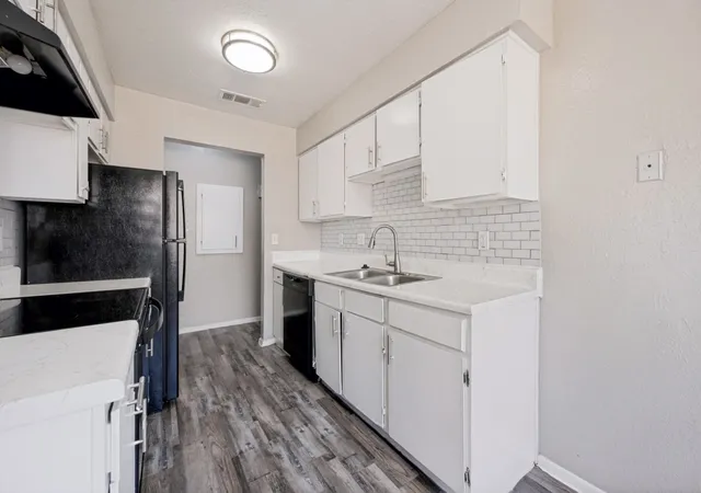 Photo 4 of Condo for sale at 1122 Millview Dr #702, Arlington, TX 76012 | MLS# 21366766 | Listing updated on 2026-08-22