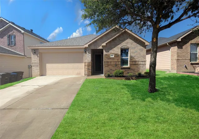 Photo 1 of Sale Pending at 5112 Glen Eden Dr, Fort Worth, TX 76119 | MLS# 21366781 | Listing updated on 2026-09-28