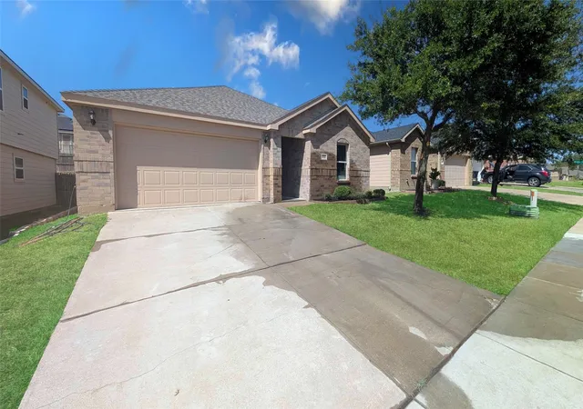 Photo 2 of Sale Pending at 5112 Glen Eden Dr, Fort Worth, TX 76119 | MLS# 21366781 | Listing updated on 2026-09-28