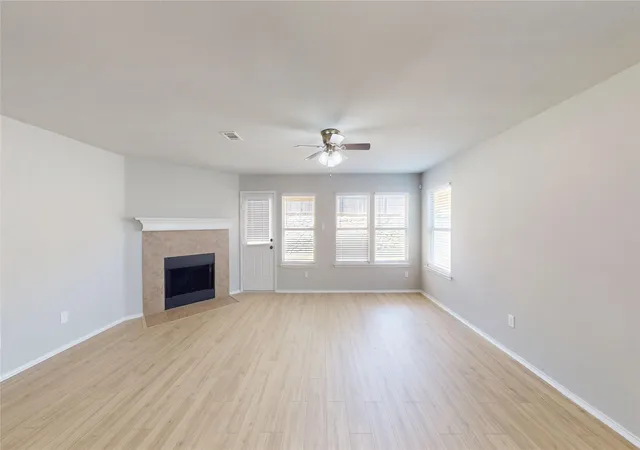 Photo 4 of Sale Pending at 5112 Glen Eden Dr, Fort Worth, TX 76119 | MLS# 21366781 | Listing updated on 2026-09-28