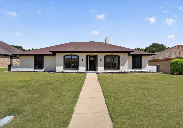 Photo 1 of Sale Pending at 319 Hummingbird Ln, Duncanville, TX 75137 | MLS# 21366618 | Listing updated on 2026-09-03