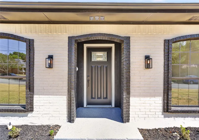 Photo 3 of Sale Pending at 319 Hummingbird Ln, Duncanville, TX 75137 | MLS# 21366618 | Listing updated on 2026-09-03