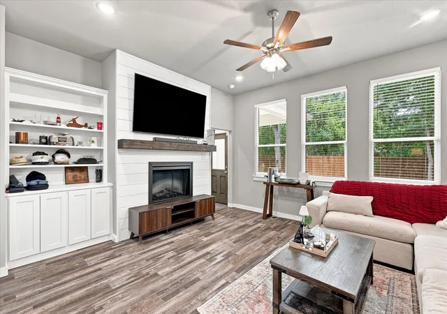 Photo 4 of Single family home for sale at 1001 Oak Valley Rd, Burleson, TX 76028 | MLS# 21362449 | Listing updated on 2026-08-22