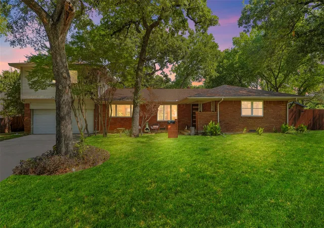 Photo 1 of Single family home for sale at 1417 Sylvan Dr, Arlington, TX 76012 | MLS# 21365851 | Listing updated on 2026-08-29