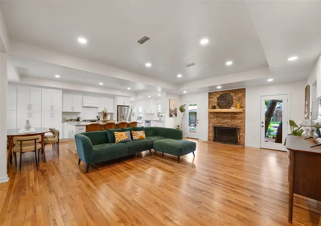 Photo 2 of Single family home for sale at 1417 Sylvan Dr, Arlington, TX 76012 | MLS# 21365851 | Listing updated on 2026-08-29