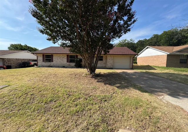 Photo 2 of Single family home for sale at 732 Dunaway Ln, Azle, TX 76020 | MLS# 21366814 | Listing updated on 2026-08-22