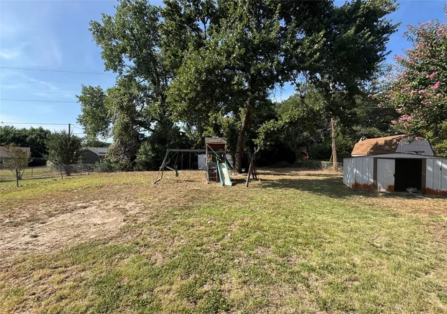 Photo 3 of Sale Pending at 732 Dunaway Ln, Azle, TX 76020 | MLS# 21366814 | Listing updated on 2026-10-05