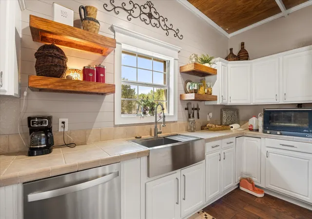 Photo 3 of Single family home for sale at 1393 Shady Oaks Cir, Glen Rose, TX 76043 | MLS# 21366675 | Listing updated on 2026-08-25