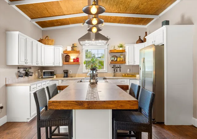Photo 4 of Single family home for sale at 1393 Shady Oaks Cir, Glen Rose, TX 76043 | MLS# 21366675 | Listing updated on 2026-08-25