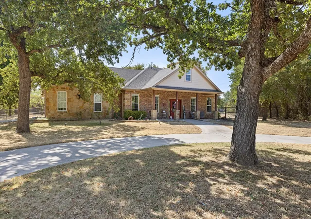 Photo 1 of Single family home for sale at 190 Lone Oak, Mineral Wells, TX 76067 | MLS# 21366831 | Listing updated on 2026-08-22