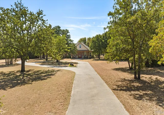 Photo 2 of Single family home for sale at 190 Lone Oak, Mineral Wells, TX 76067 | MLS# 21366831 | Listing updated on 2026-08-22