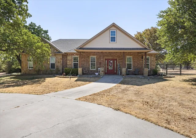 Photo 3 of Single family home for sale at 190 Lone Oak, Mineral Wells, TX 76067 | MLS# 21366831 | Listing updated on 2026-08-22
