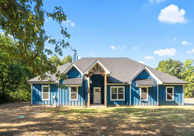Photo 1 of Single family home for sale at 914 Pin Oak St, Trinidad, TX 75163 | MLS# 21366120 | Listing updated on 2026-08-22