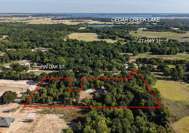Photo 2 of Single family home for sale at 914 Pin Oak St, Trinidad, TX 75163 | MLS# 21366120 | Listing updated on 2026-08-22