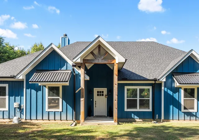 Photo 3 of Single family home for sale at 914 Pin Oak St, Trinidad, TX 75163 | MLS# 21366120 | Listing updated on 2026-08-22
