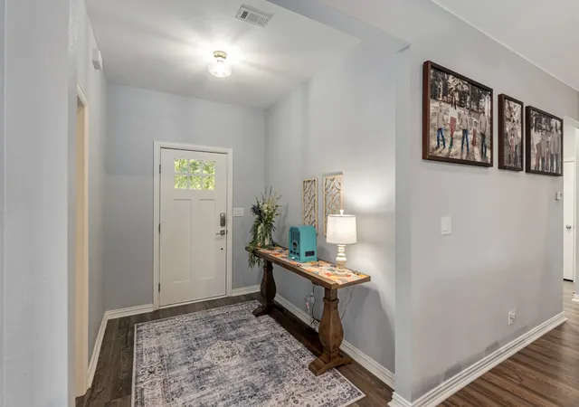 Photo 4 of Single family home for sale at 914 Pin Oak St, Trinidad, TX 75163 | MLS# 21366120 | Listing updated on 2026-08-22