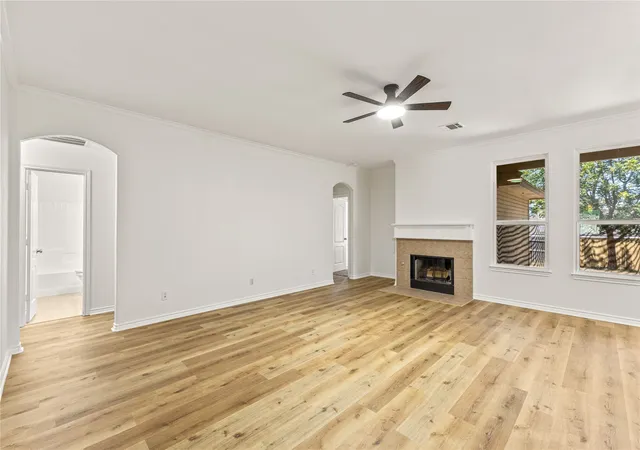 Photo 3 of Single family home for sale at 401 Hidden Knoll Dr, Burleson, TX 76028 | MLS# 21366846 | Listing updated on 2026-10-07