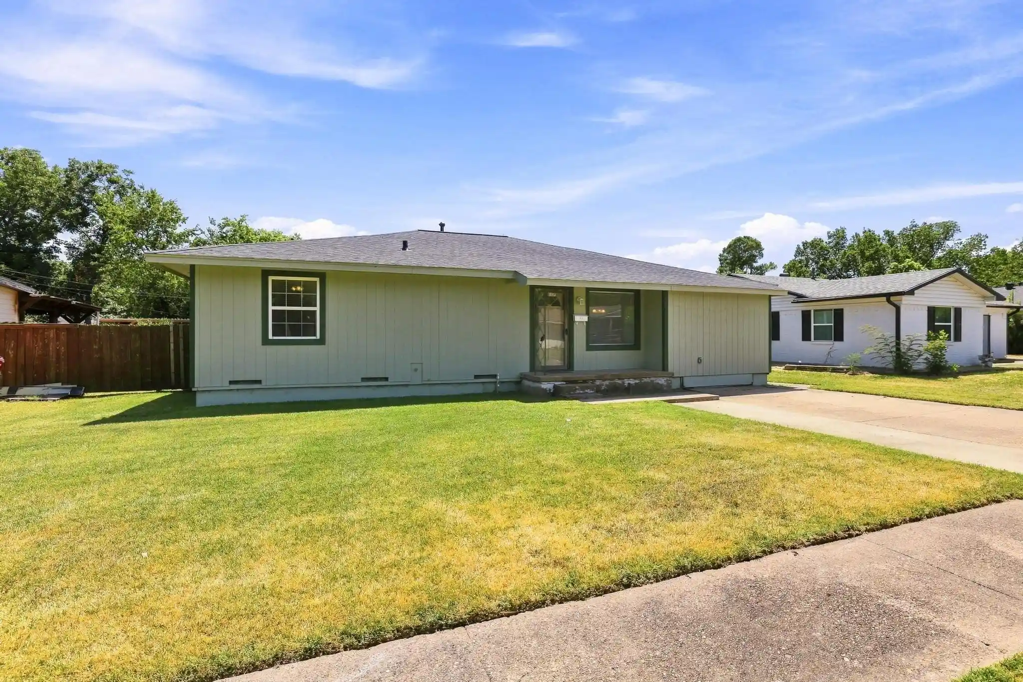 Photo 1 of Single family home for sale at 117 Leslie St, Bonham, TX 75418 | MLS# 21366852 | Listing updated on 2026-10-15