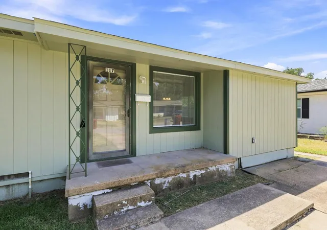 Photo 2 of Single family home for sale at 117 Leslie St, Bonham, TX 75418 | MLS# 21366852 | Listing updated on 2026-09-25