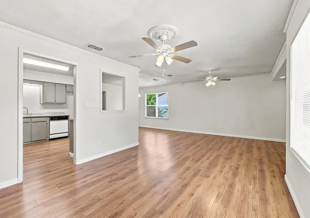 Photo 3 of Single family home for sale at 117 Leslie St, Bonham, TX 75418 | MLS# 21366852 | Listing updated on 2026-09-25
