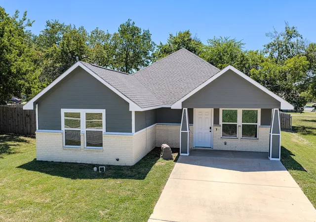 Photo 1 of Single family home for sale at 3055 Silver St, Greenville, TX 75401 | MLS# 21361227 | Listing updated on 2026-08-28