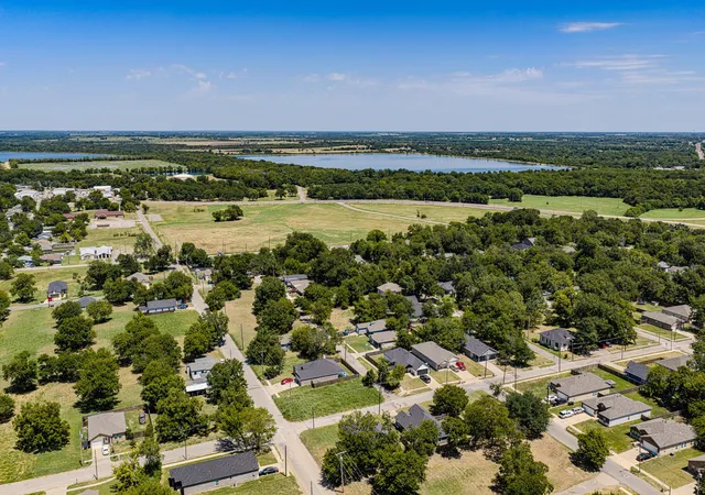 Photo 3 of Single family home for sale at 3055 Silver St, Greenville, TX 75401 | MLS# 21361227 | Listing updated on 2026-08-28