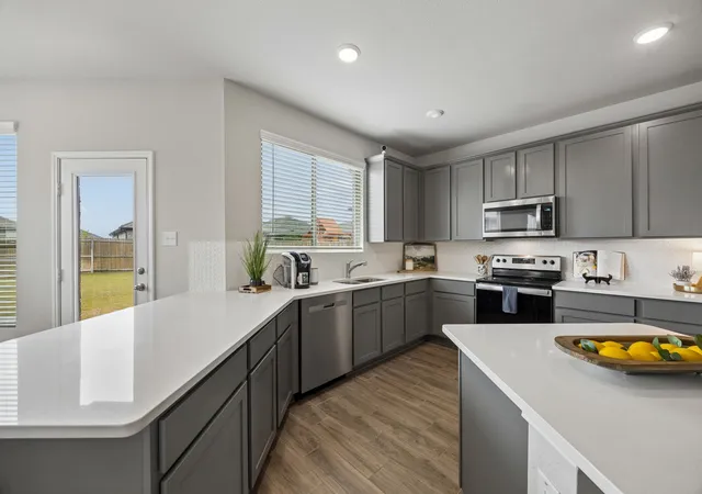 Photo 2 of Single family home for sale at 925 Billups Dr, Van Alstyne, TX 75495 | MLS# 21365799 | Listing updated on 2026-09-06