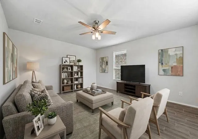 Photo 3 of Single family home for sale at 925 Billups Dr, Van Alstyne, TX 75495 | MLS# 21365799 | Listing updated on 2026-09-06