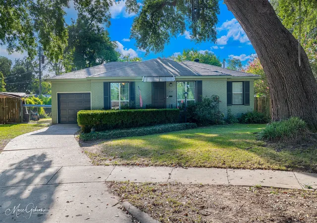 Photo 1 of Single family home for sale at 327 Mccormick St, Shreveport, LA 71104 | MLS# 21361119 | Listing updated on 2026-08-22