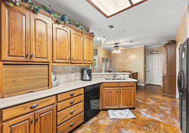 Photo 4 of Single family home for sale at 1010 Williams St, Ennis, TX 75119 | MLS# 21354624 | Listing updated on 2026-08-22