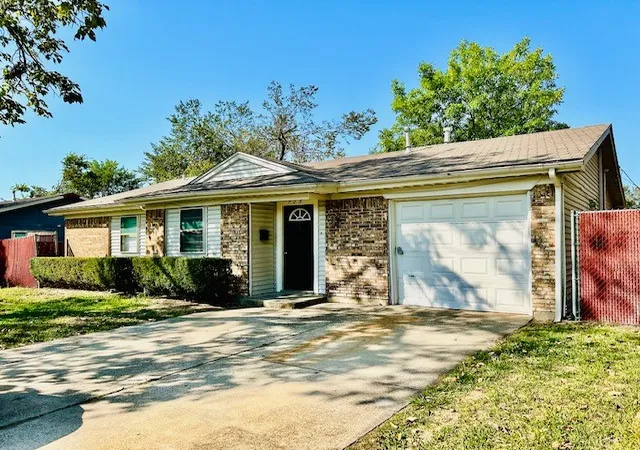 Photo 1 of Single family home for sale at 725 Keystone St, Mesquite, TX 75149 | MLS# 21360932 | Listing updated on 2026-10-07