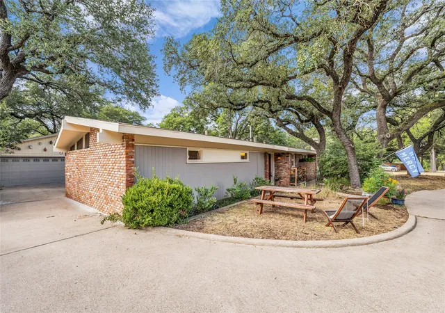 Photo 1 of Single family home for sale at 2112 Gregory Ln, Waco, TX 76708 | MLS# 21365959 | Listing updated on 2026-08-30